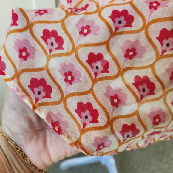 Cabi Bungalow Top Spring 2023 Floral Print Pink Cute Pretty Sleeveless Small - Picture 8 of 13